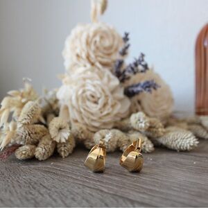 Vintage Gold Tone Clip on Earrings